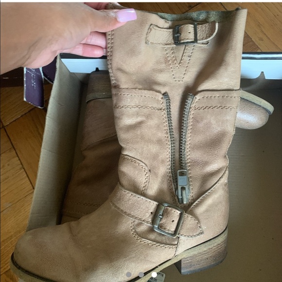 STONE LEATHER STEVE MADDEN CALF BOOTS - Picture 3 of 3